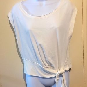 New with tags white ANTHROPOLOGIE brand woman T shirt in small size.
